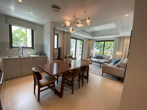  Dream Inn Apartments - Address Beach Residence Fujairah -  Room  picture :   Tea/Coffee maker    Shower    Bath                           