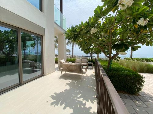  Dream Inn Apartments - Address Beach Residence Fujairah -  Room  picture :   Tea/Coffee maker    Shower    Bath                           