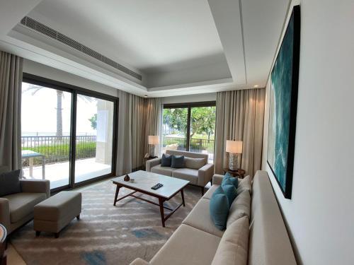  Dream Inn Apartments - Address Beach Residence Fujairah -  Room  picture :   Tea/Coffee maker    Shower    Bath                           