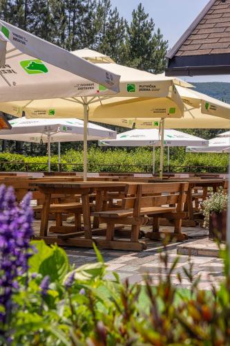 a group of tables with umbrellas on top of them at Bungalows Korana - Campsite Korana in Seliste Dreznicko