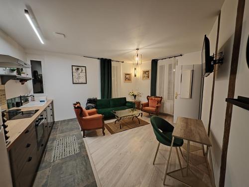 Kuchyňa alebo kuchynka v ubytovaní Cosy Appartement T2 proche Paris
