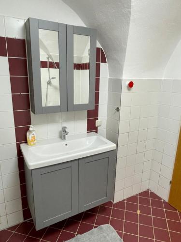 a bathroom with a sink and a mirror at Ferienwohnung Sommeralm in Arzberg