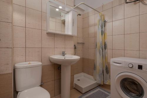 Kosmos Service Apartment Family 4C