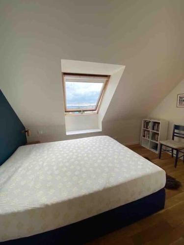 Postel nebo postele na pokoji v ubytování Exquisite experience in Tallinn, 3 BR home!