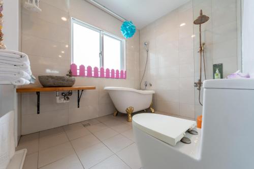 Kupatilo u objektu Rococo Homestay