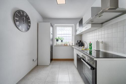 a kitchen with a large clock on the wall at Select-Home 3 - Netflix - Parkplatz - Business Home in Nabburg