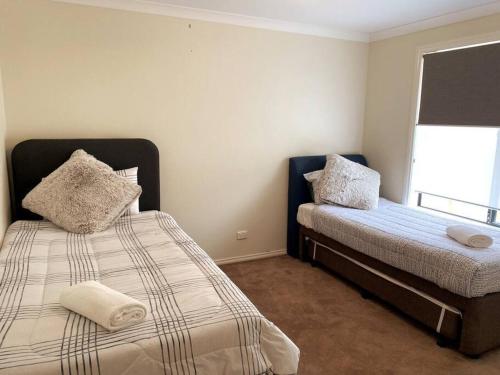 a bedroom with a bed and a window at The Sundowner in Esperance