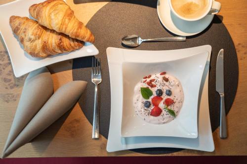 Comida en o cerca de este hotel