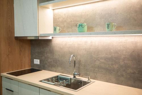Una cocina o cocineta en Vlore Luxury Apartaments "FAEL"