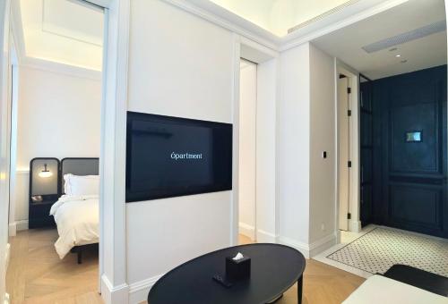 a living room with a tv and a bed at Opartment - People's Square 远东饭店 - 人民广场 in Shanghai