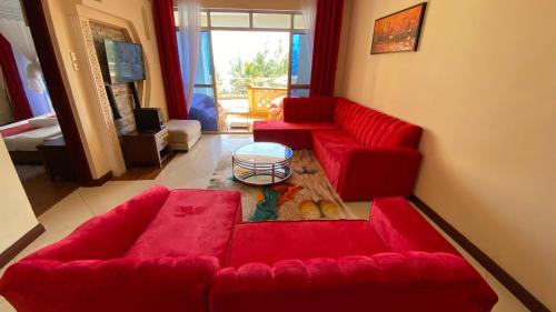 Ein Sitzbereich in der Unterkunft Shanzu Seabreeze Apartments