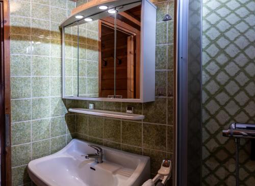 a bathroom with a sink and a mirror at Ferienhütte Puutz in Wörgl