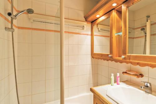 a bathroom with a sink and a shower at Lagrange Vacances Le Village des Lapons in Les Saisies