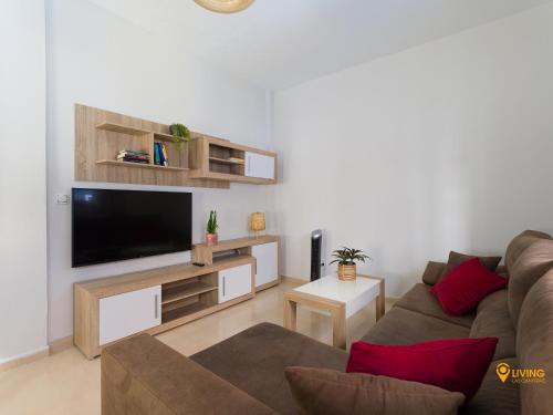 2 mins from Beach - Workstations - Parking - Bikes