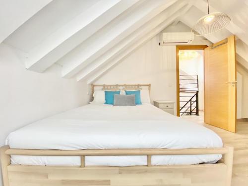 Puerta del Sol III - Duplex in the Center of Madrid