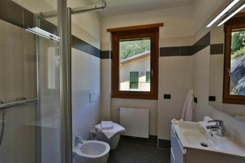 a bathroom with a sink and a toilet and a shower at Residence degli Oleandri 6A in Argegno