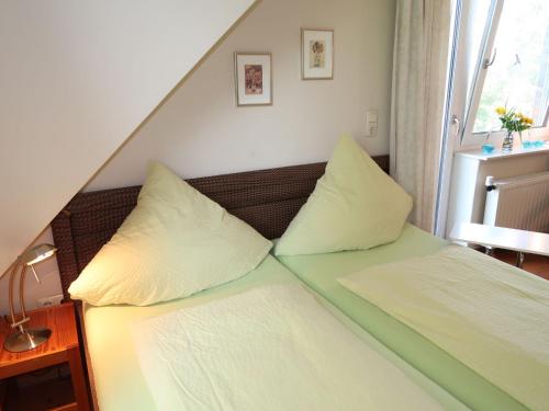 เตียงในห้องที่ Apartment Landhaus Mahnhamm-1 by Interhome