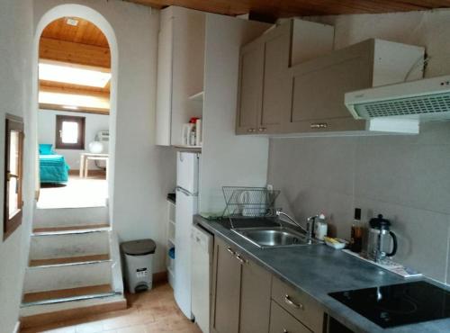 SMALL FLAT IN CENTER QUIET UNDER THE ROOF