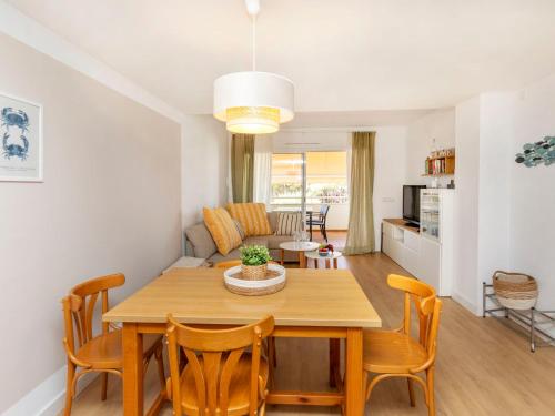 Kuchyňa alebo kuchynka v ubytovaní Apartment Green Mar C by Interhome