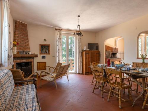 Khu vực ghế ngồi tại Villa Mareneve by Interhome