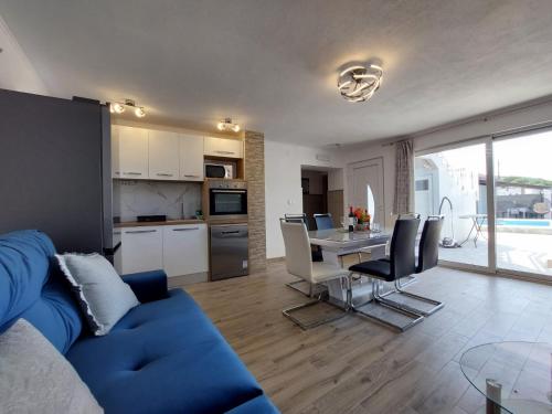 Η κουζίνα ή μικρή κουζίνα στο Holiday Home Delfin