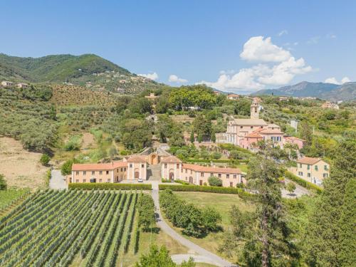 an estate on a hill with vineyards at Apartment Casa del Gemmo by Interhome in Sestri Levante