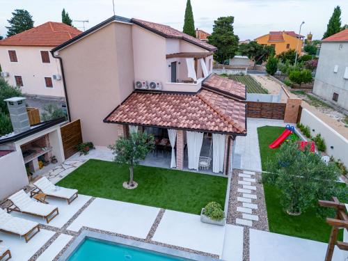 Hồ bơi trong/gần Holiday home Silencio Biograd