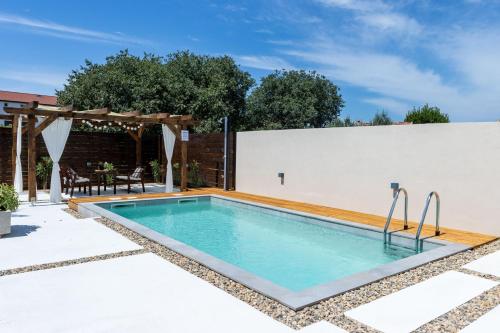 Hồ bơi trong/gần Holiday home Silencio Biograd