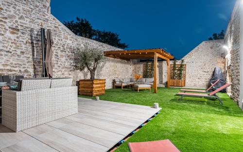 Ein Garten an der Unterkunft Gîte la Grange du Moulin en Vendée