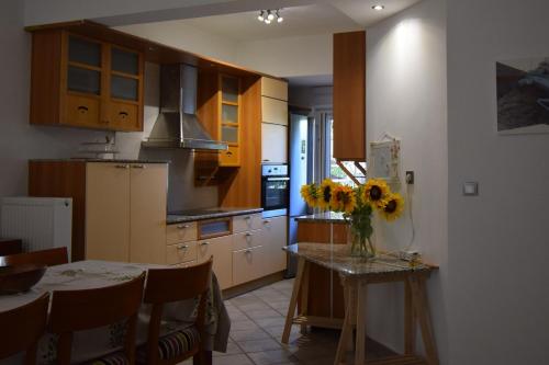 h2h Dafni #Family home near Athens, airport, ports with garden