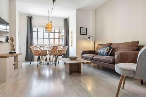 Spacious & authentic apartment by REMS