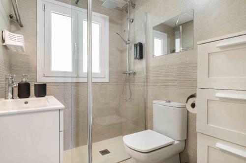 Spacious & authentic apartment by REMS