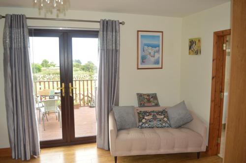 Χώρος καθιστικού στο Carrick Cove self contained accomodation with private decking