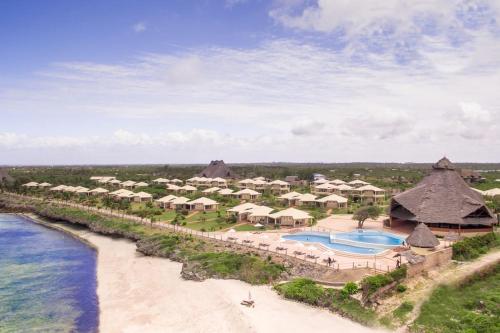 een luchtzicht op het resort en het strand bij Studio Apartment at The One, Watamu Bay, Kilifi, Kenya in Watamu