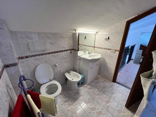 Kúpeľňa v ubytovaní Mansardina a pochi passi da Roma