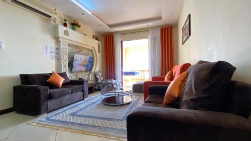 Ein Sitzbereich in der Unterkunft Shanzu Seabreeze Apartments