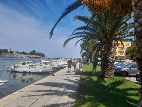 2BR Apartment-next to Old Town-Private Parking