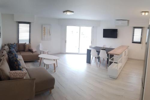 Duplex Port Frejus 5’ plage et commerces