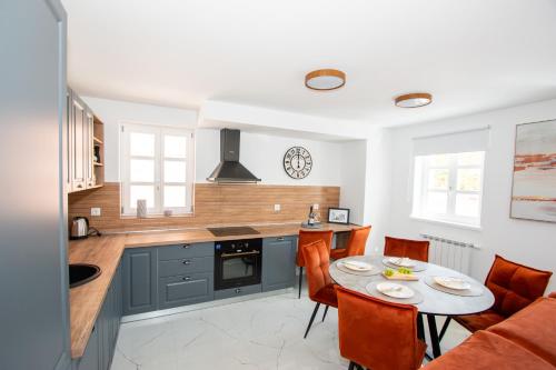 Kuchyň nebo kuchyňský kout v ubytování Apartmani Kac