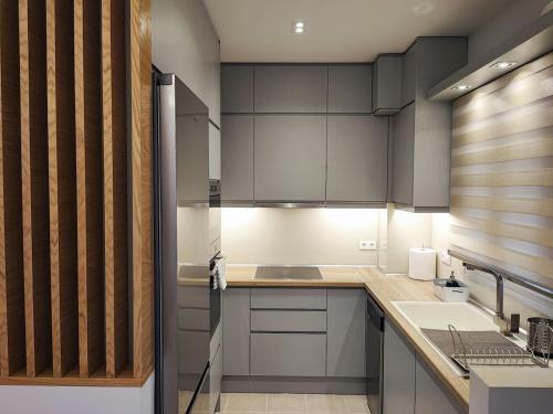 Η κουζίνα ή μικρή κουζίνα στο Verris Suites