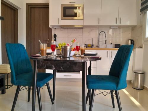 a kitchen with a dining table with blue chairs at Gama LUX in Perea