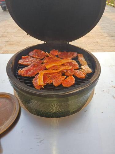 a bunch of bacon cooking on a grill at Vinársky dom u kríža in Vrádište