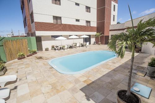 a swimming pool in the middle of a courtyard at Boreas Apart Hotel in Fortaleza