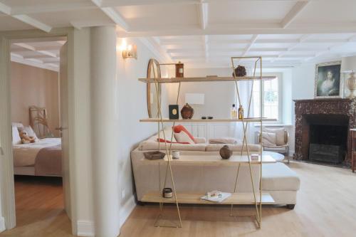 a room with a shelf with items on it at Le Tropical, Chic & Design in Wahlbach