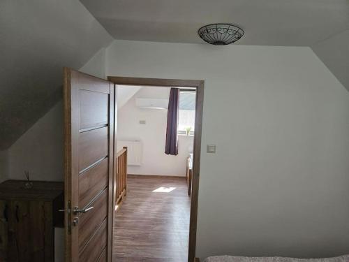 a room with a hallway with a door and a ceiling at Vinohradnícky domček in Vrádište