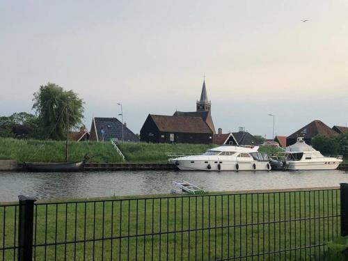 two boats are docked in a body of water at Suite met eigen douche, toilet, kitchenette in Kolhorn