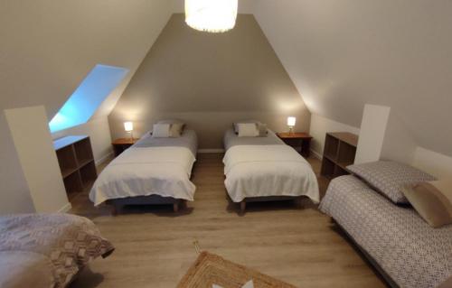 Giường trong phòng chung tại Le Nice Valmontais - draps et serviettes sur demande
