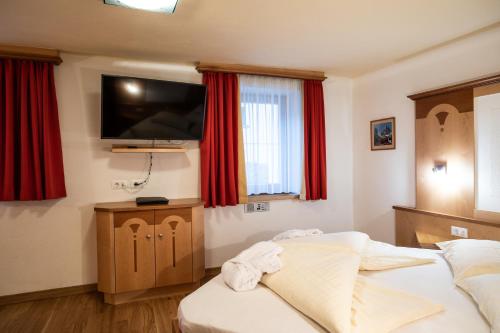Кровать или кровати в номере Aktiv- und Wellnesshotel Traube- Post