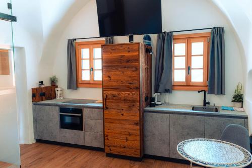 Η κουζίνα ή μικρή κουζίνα στο Apartments, Guest House & historic Chalet Neuhaus