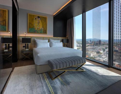 Voodi või voodid majutusasutuse Grand Plaza Hotel & Congress Center toas